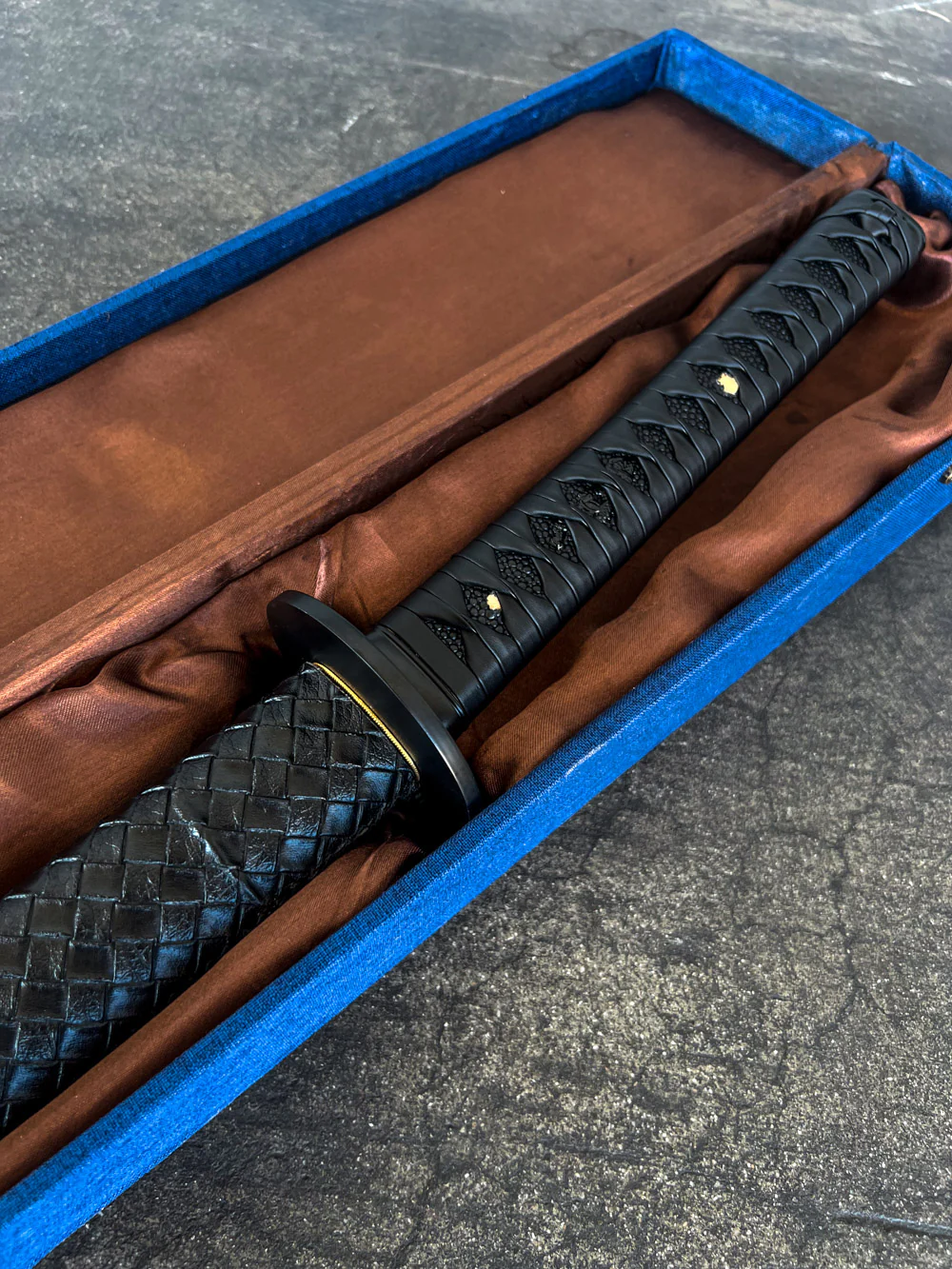 Obsidian Katana (1060 Carbon Steel) - Image 11